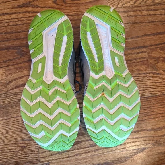 Men's US11 Saucony Ride 10 Everun running shoe - Picture 4 of 6